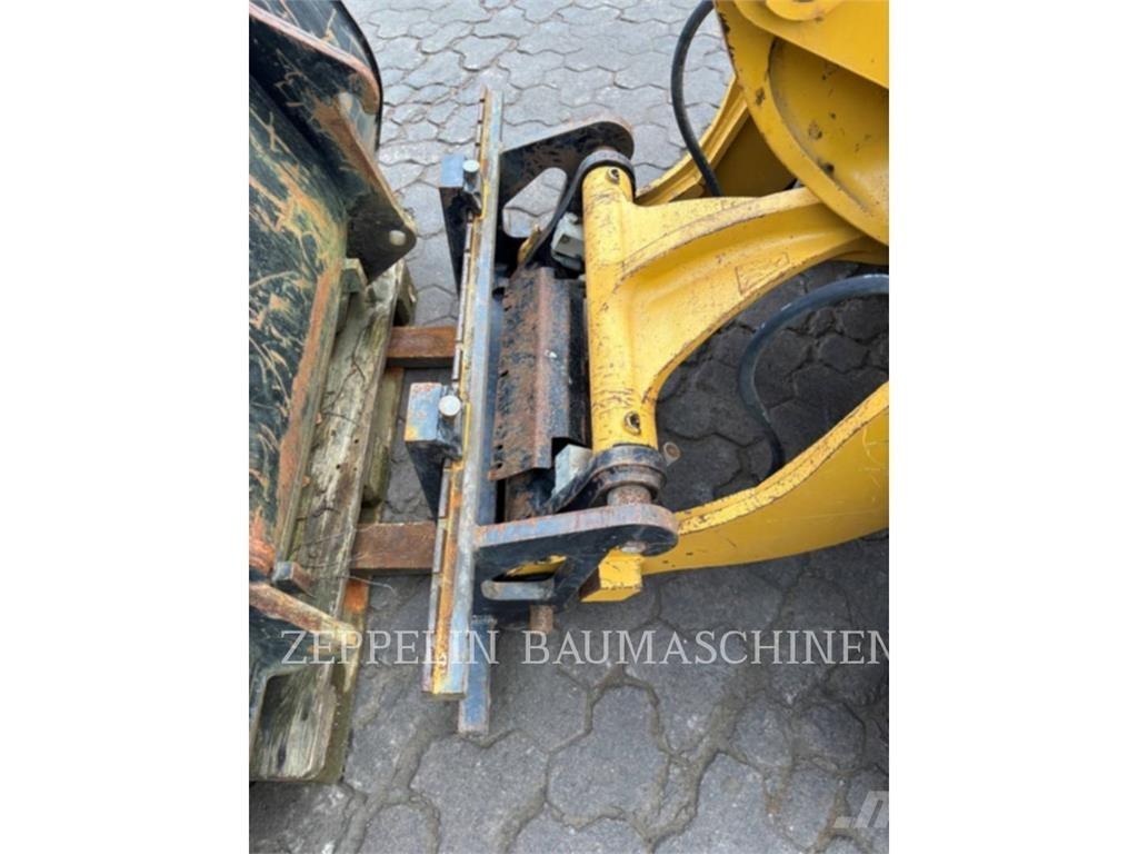 CAT 907M Naudoti ratiniai krautuvai