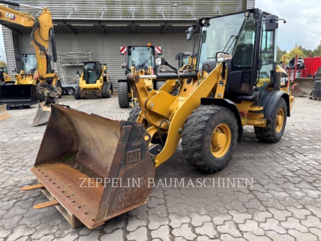 CAT 907M Naudoti ratiniai krautuvai
