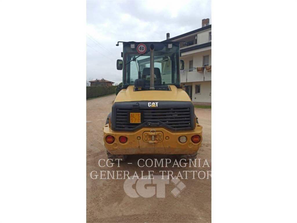 CAT 908 Naudoti ratiniai krautuvai