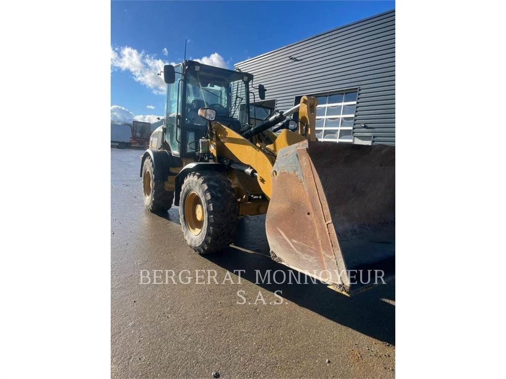 CAT 908 Naudoti ratiniai krautuvai