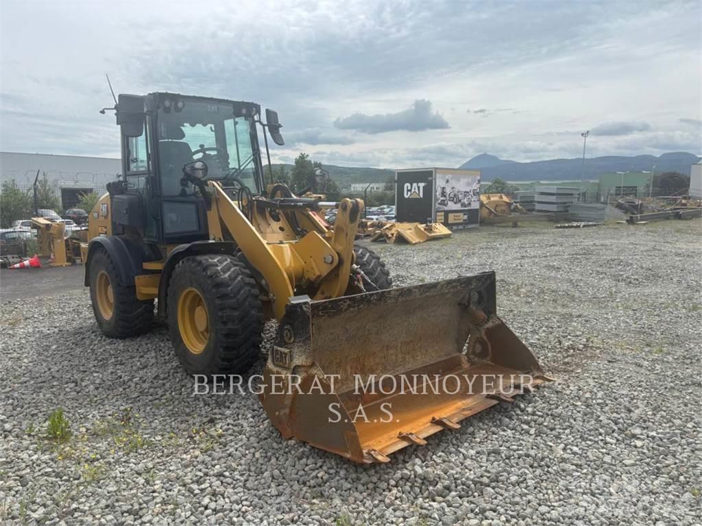 CAT 908 Naudoti ratiniai krautuvai