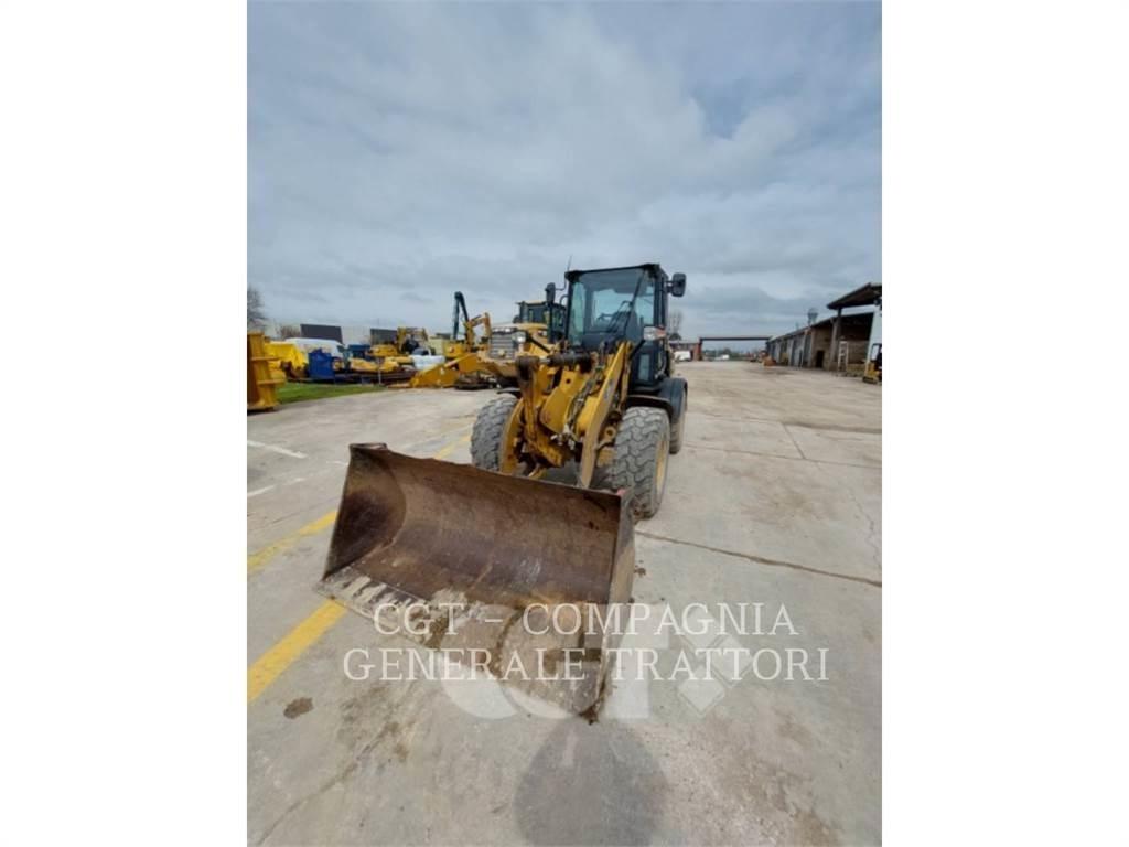 CAT 908 M Naudoti ratiniai krautuvai