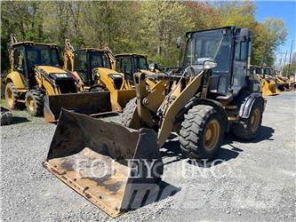 CAT 908H2 Naudoti ratiniai krautuvai