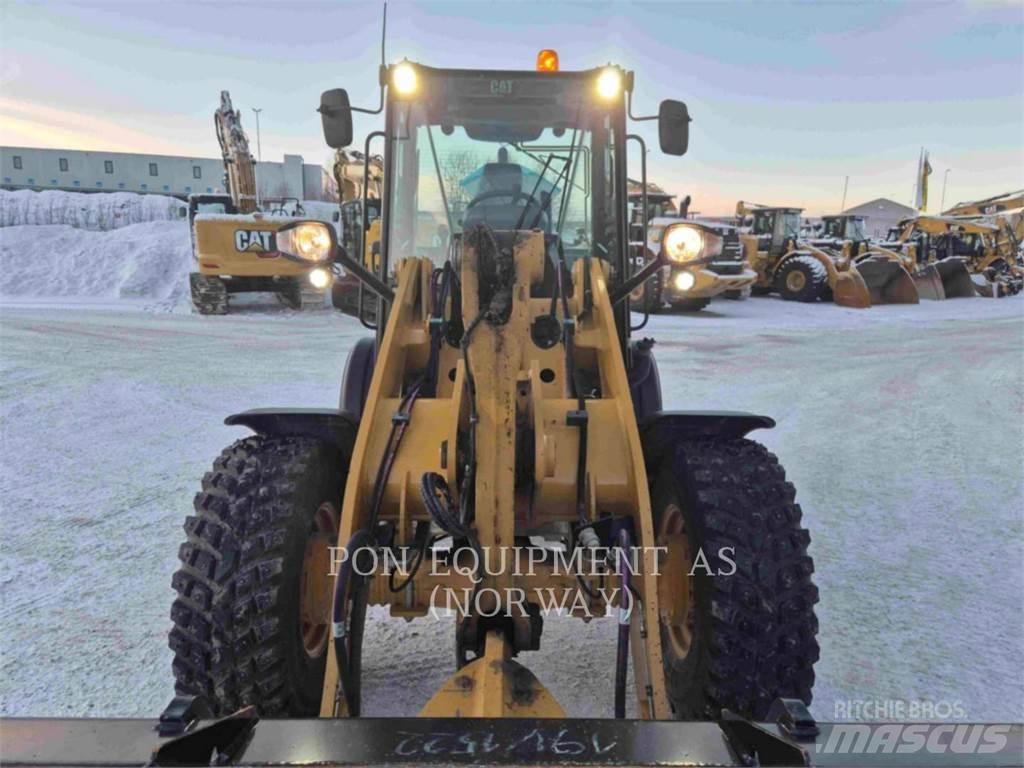CAT 908M Naudoti ratiniai krautuvai