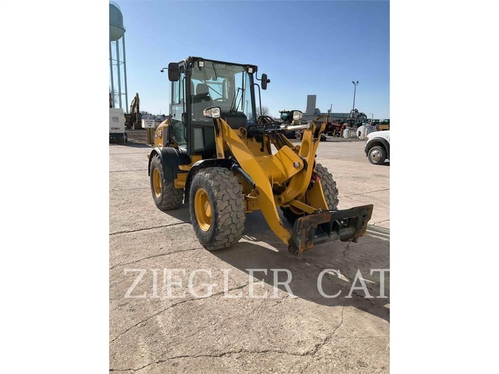 CAT 908M Naudoti ratiniai krautuvai