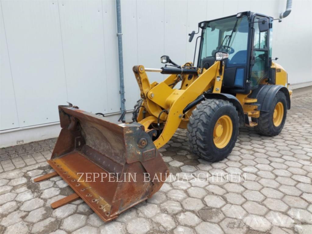CAT 908M Naudoti ratiniai krautuvai