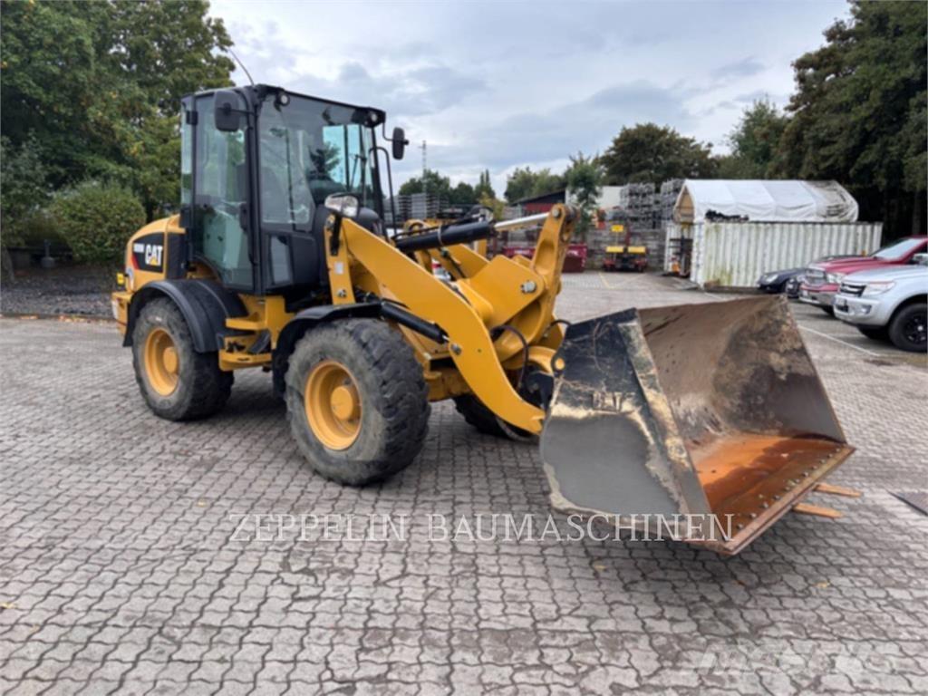 CAT 908M Naudoti ratiniai krautuvai