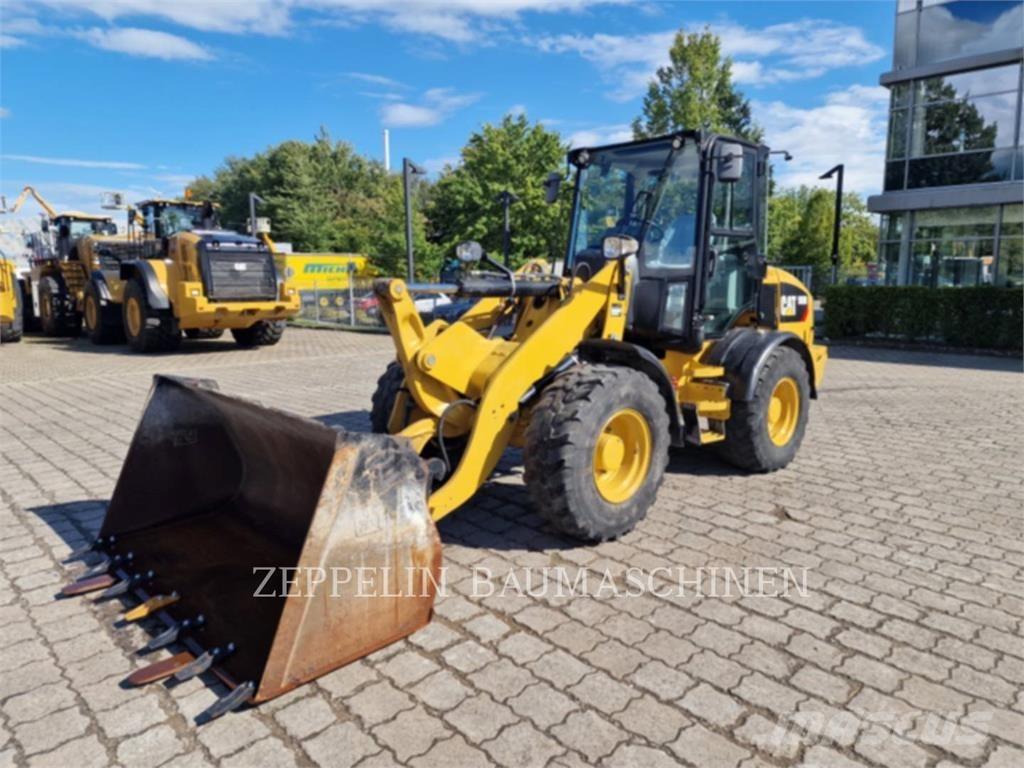 CAT 908M Naudoti ratiniai krautuvai