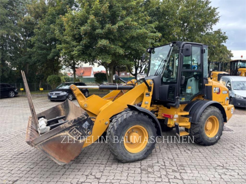 CAT 908M Naudoti ratiniai krautuvai