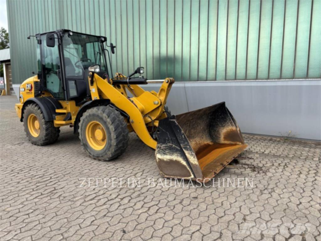 CAT 908M Naudoti ratiniai krautuvai