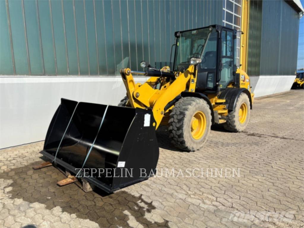CAT 908M Naudoti ratiniai krautuvai