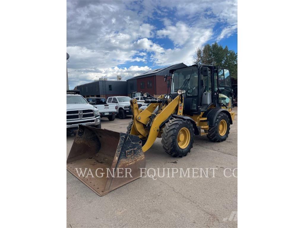 CAT 908M Naudoti ratiniai krautuvai