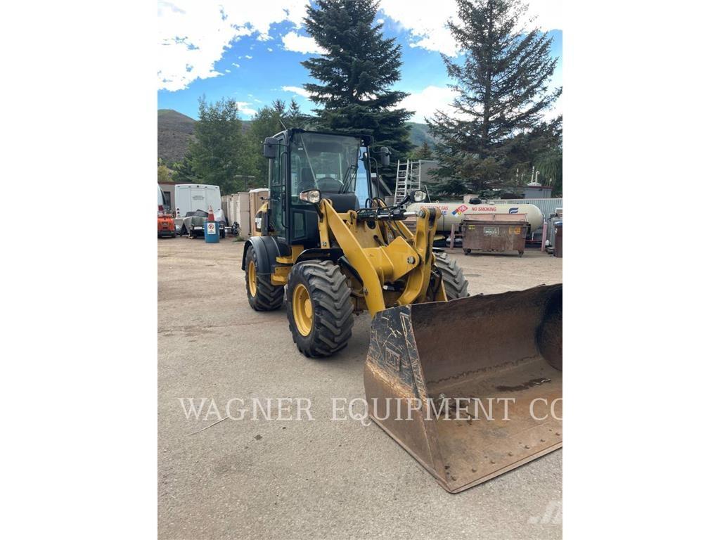 CAT 908M Naudoti ratiniai krautuvai