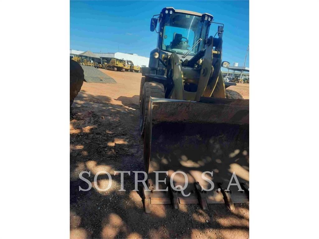CAT 924K Naudoti ratiniai krautuvai