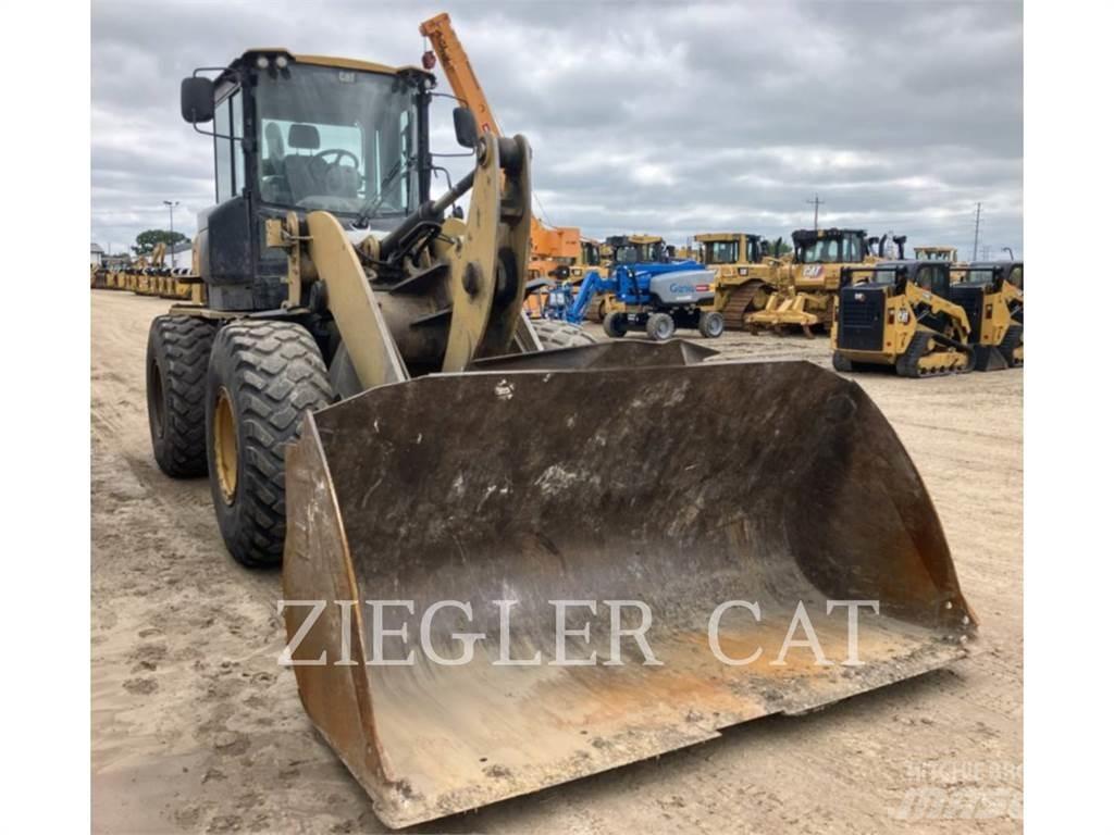 CAT 924K Naudoti ratiniai krautuvai