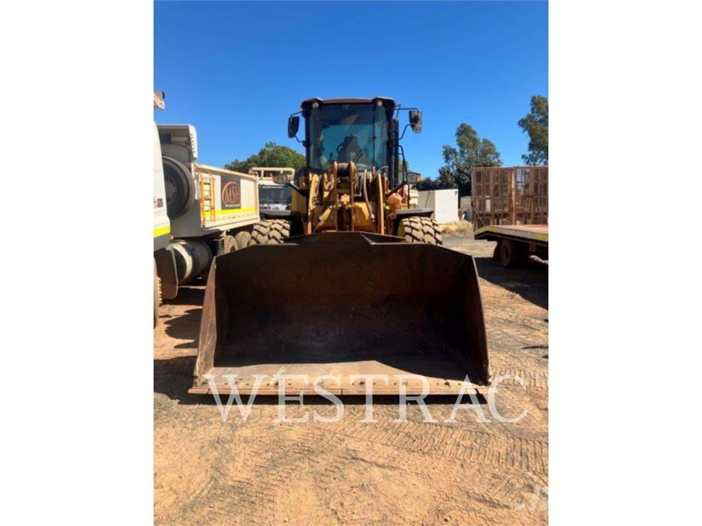 CAT 924K Naudoti ratiniai krautuvai