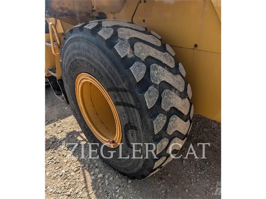 CAT 926M Naudoti ratiniai krautuvai