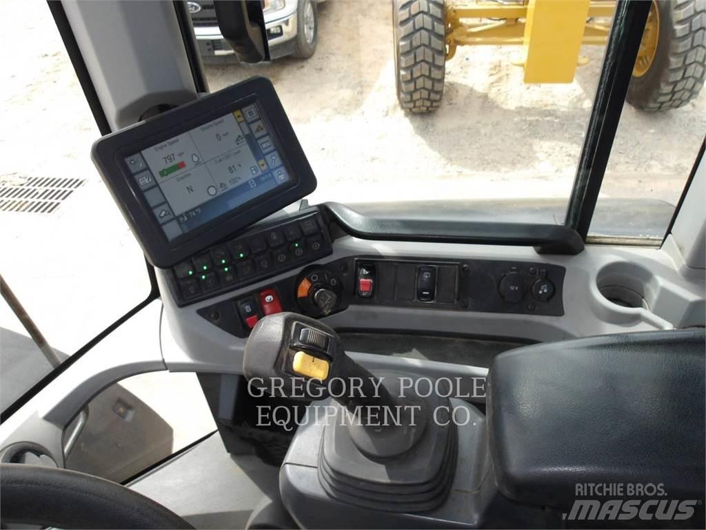 CAT 926M Naudoti ratiniai krautuvai