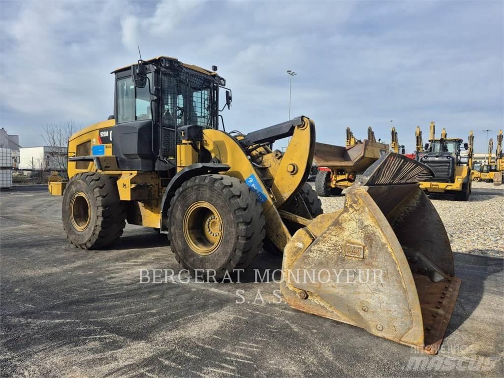 CAT 926M Naudoti ratiniai krautuvai