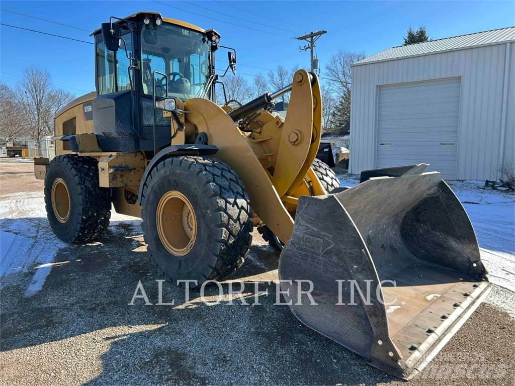 CAT 926M Naudoti ratiniai krautuvai