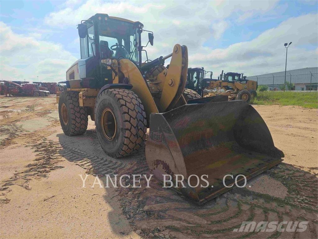 CAT 926M Naudoti ratiniai krautuvai