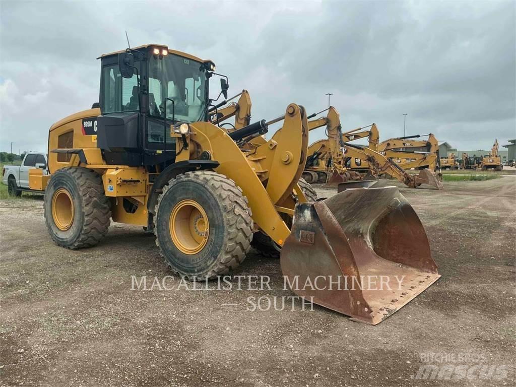 CAT 926M Naudoti ratiniai krautuvai