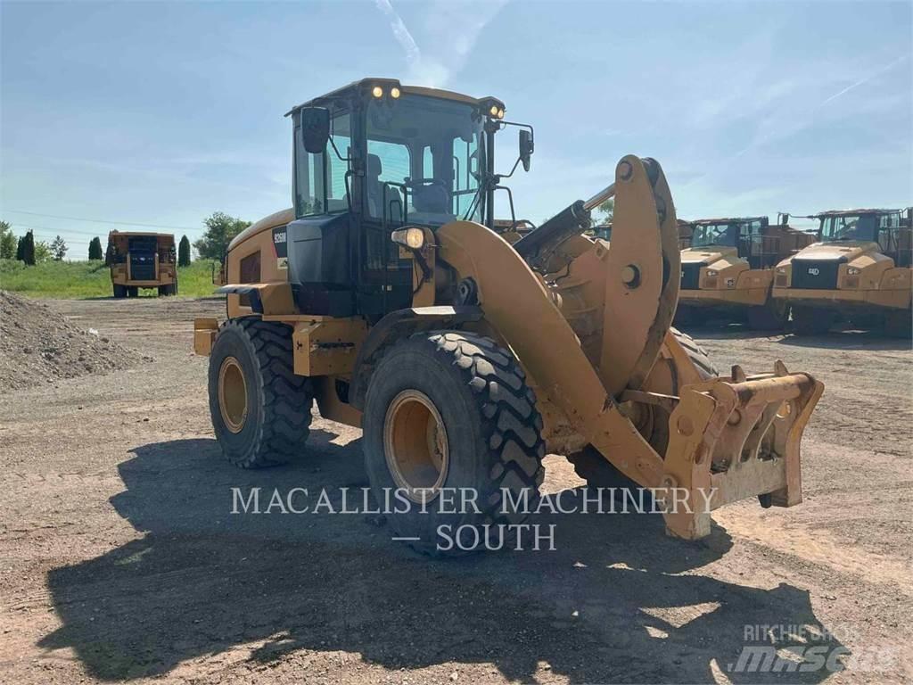 CAT 926M Naudoti ratiniai krautuvai