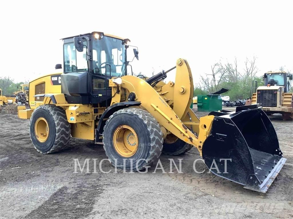 CAT 926M Q Naudoti ratiniai krautuvai