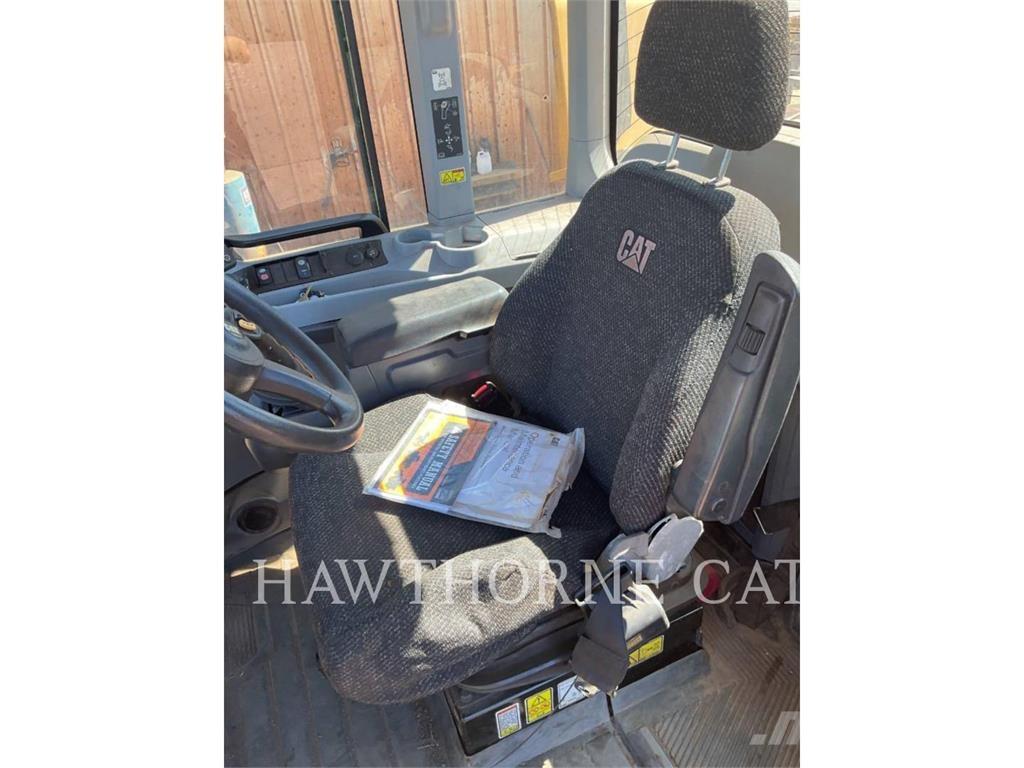 CAT 930K Naudoti ratiniai krautuvai