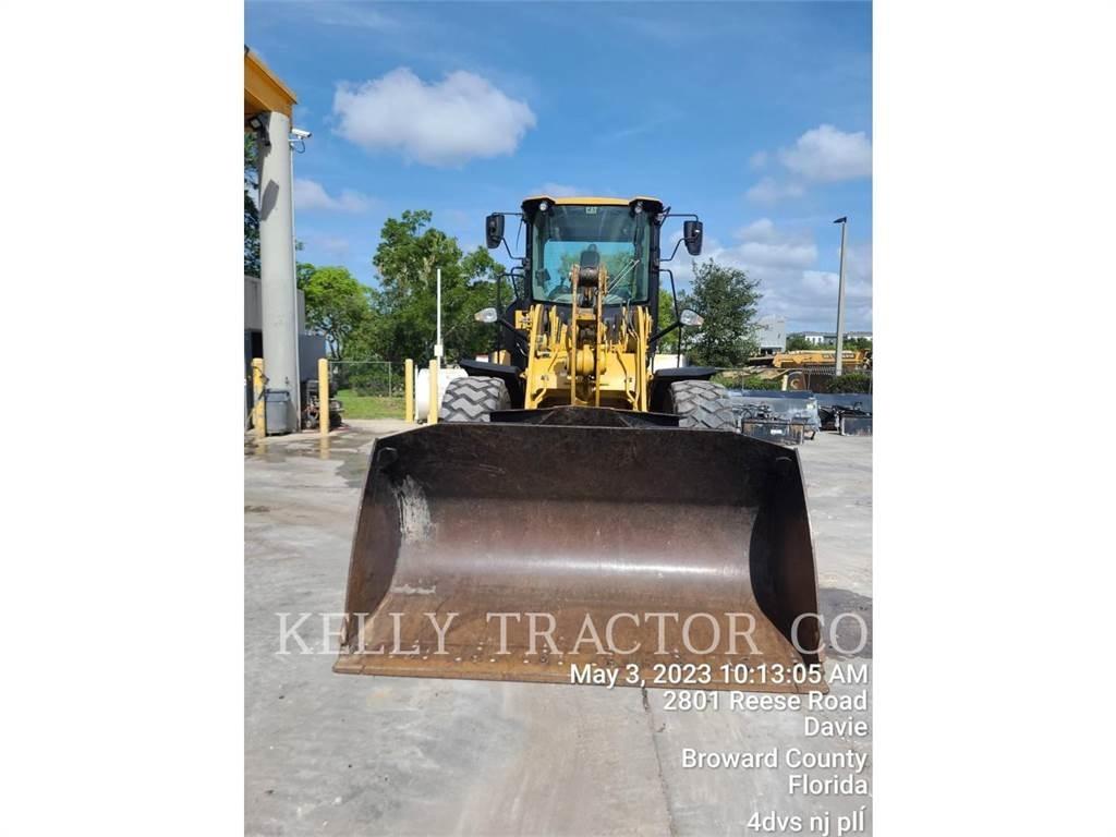 CAT 930M Naudoti ratiniai krautuvai