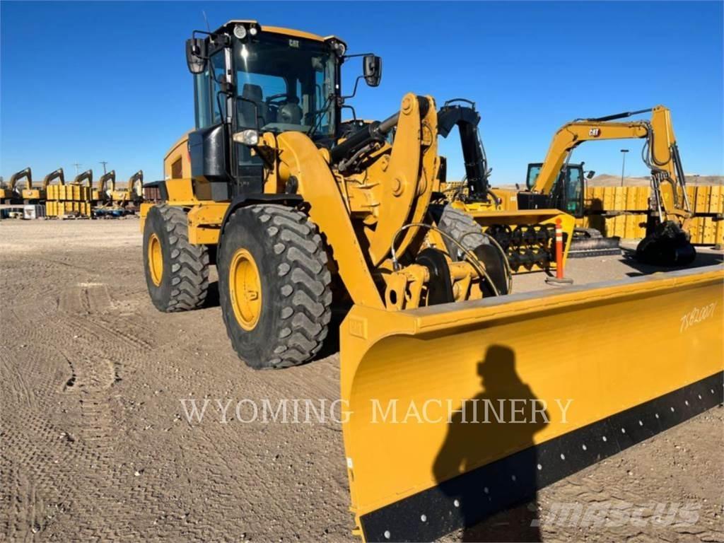 CAT 930M Naudoti ratiniai krautuvai