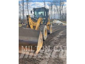 CAT 930M Naudoti ratiniai krautuvai