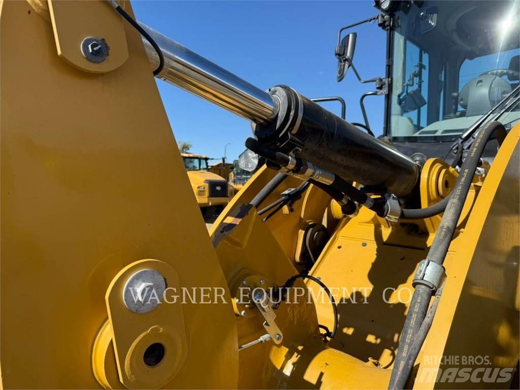 CAT 930M Naudoti ratiniai krautuvai