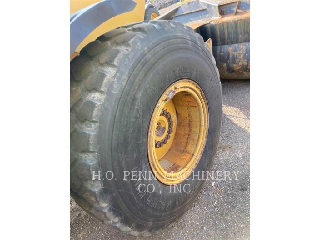 CAT 930M Naudoti ratiniai krautuvai
