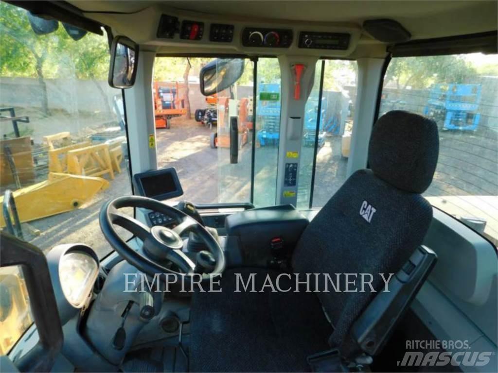 CAT 930M Naudoti ratiniai krautuvai