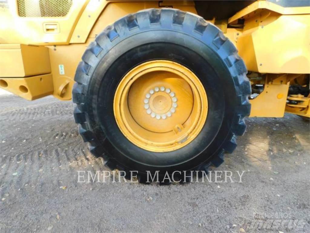 CAT 930M Naudoti ratiniai krautuvai