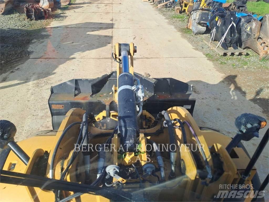 CAT 930M Naudoti ratiniai krautuvai