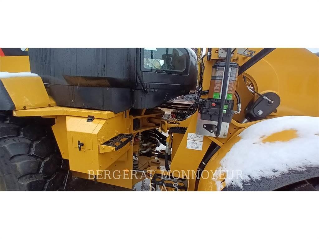 CAT 930M Naudoti ratiniai krautuvai