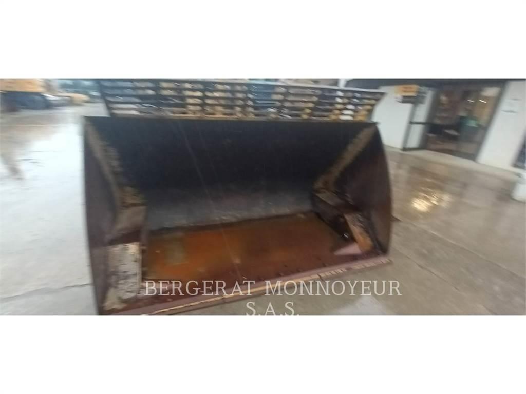 CAT 930M Naudoti ratiniai krautuvai
