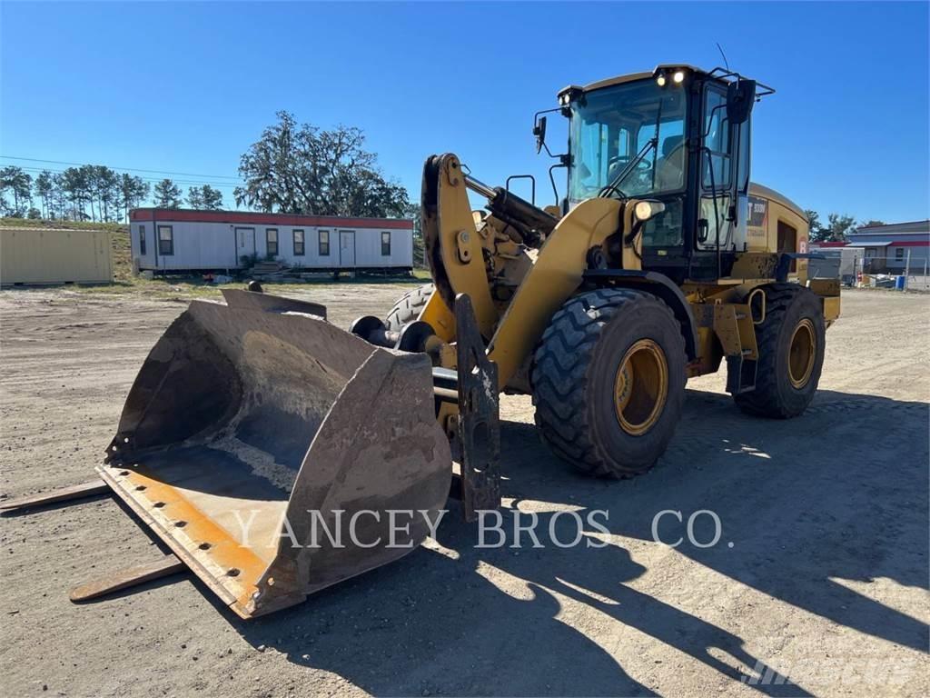 CAT 930M Naudoti ratiniai krautuvai