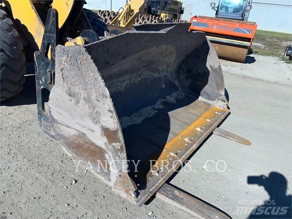 CAT 930M Naudoti ratiniai krautuvai