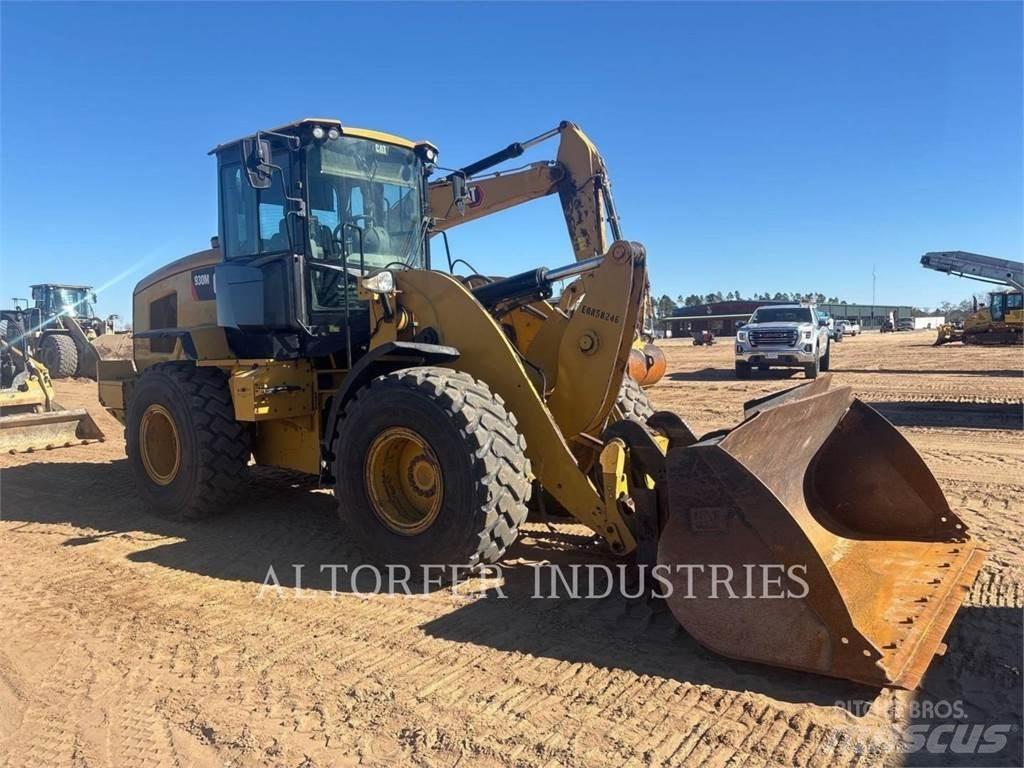 CAT 930M Naudoti ratiniai krautuvai