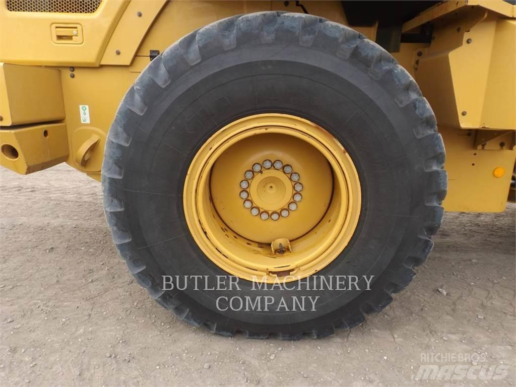 CAT 930M Naudoti ratiniai krautuvai