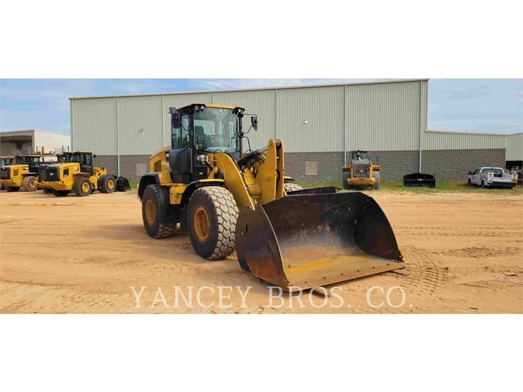CAT 930M Naudoti ratiniai krautuvai