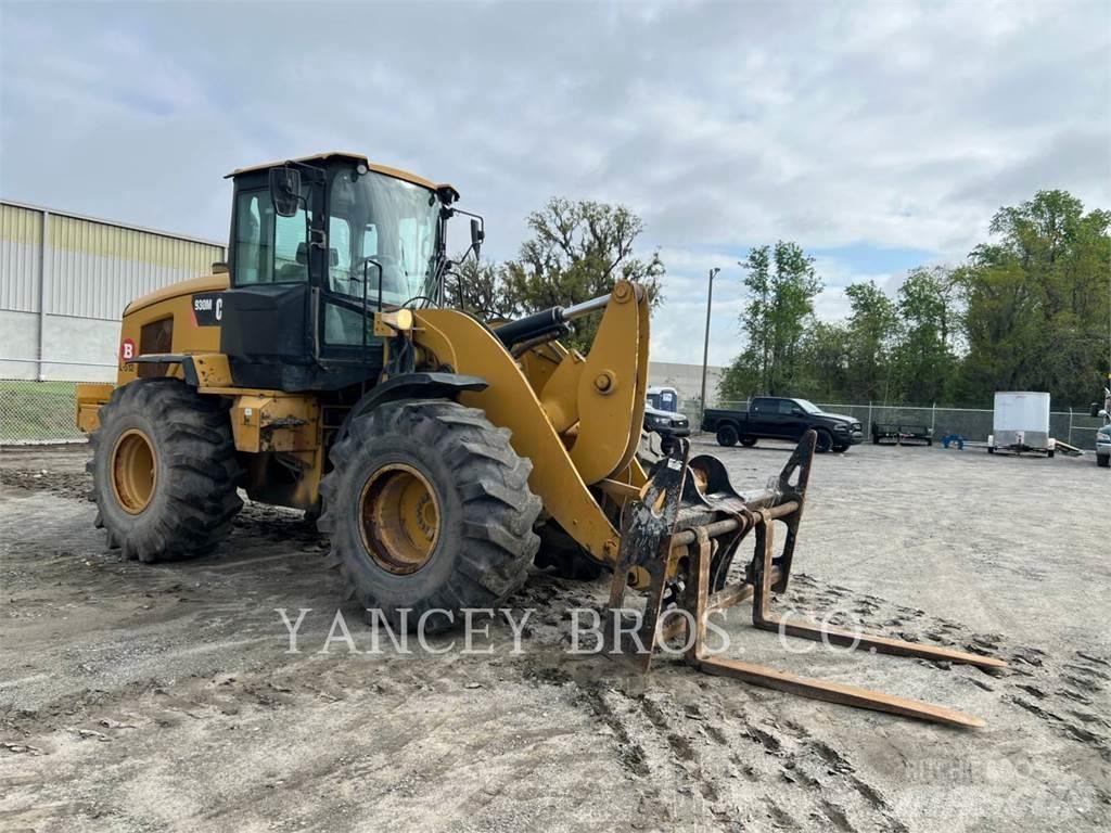 CAT 930M Naudoti ratiniai krautuvai