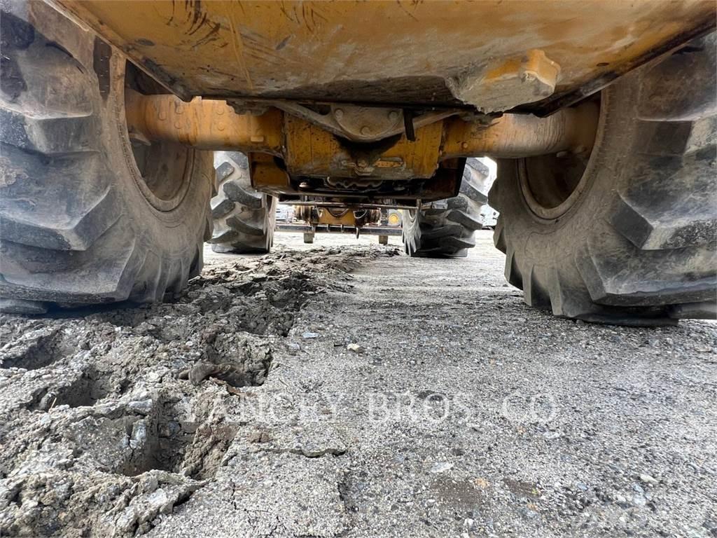 CAT 930M Naudoti ratiniai krautuvai