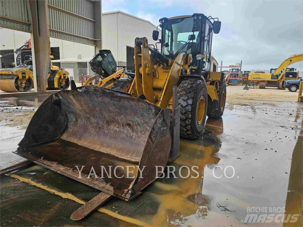 CAT 930M Naudoti ratiniai krautuvai
