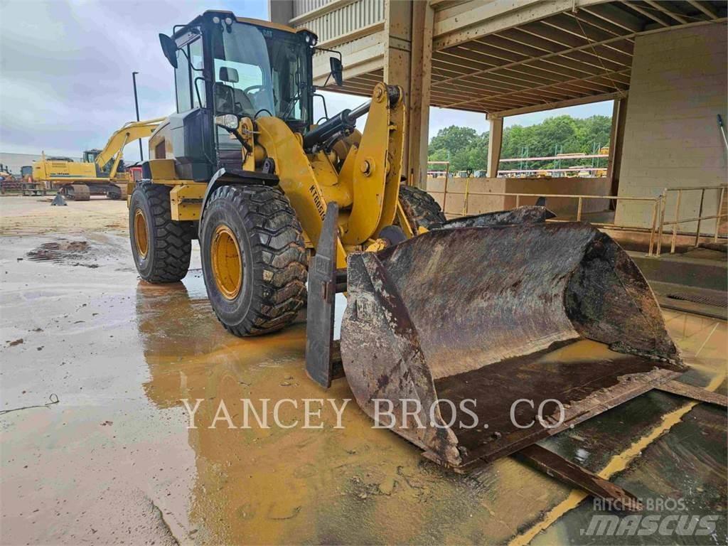 CAT 930M Naudoti ratiniai krautuvai