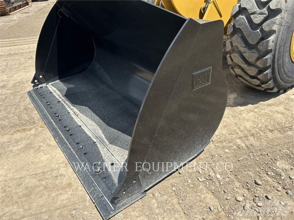 CAT 930M Naudoti ratiniai krautuvai
