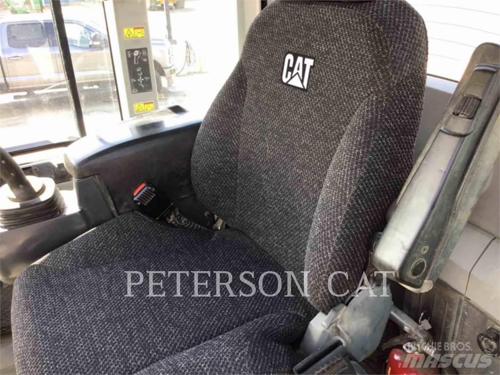 CAT 930M Naudoti ratiniai krautuvai